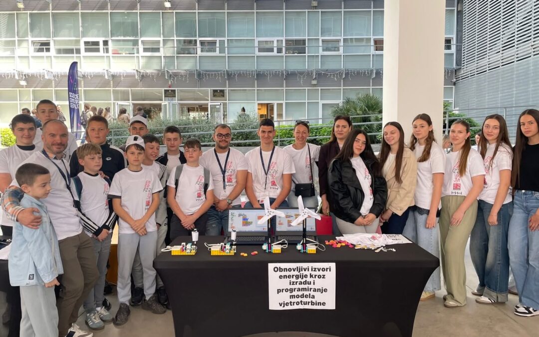 Naši učenici na Festivalu znanosti!